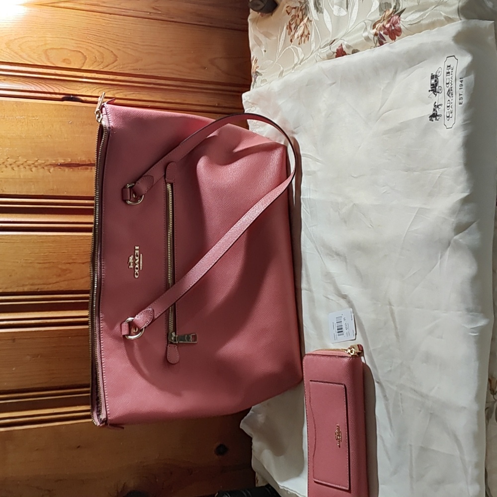 Set of coach wallet n tote light pink 🩷